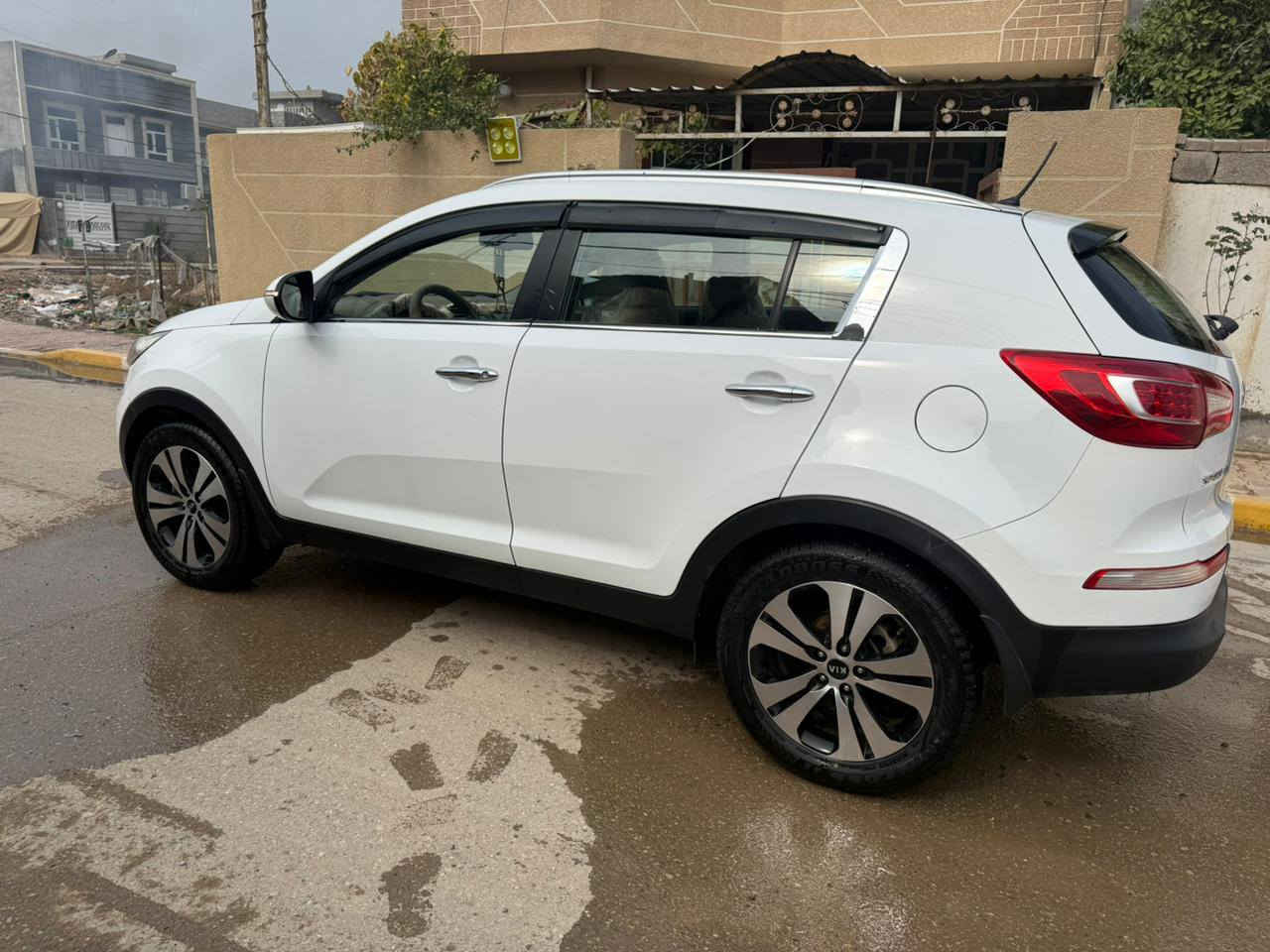 السلام عليكم  
للبيع سبورتج ٢٠١٣ مكفوله  مكينيه وكير  شركه باسمي  رقم سليمانيه مكان السياره بعقوبه  للاتصال ***********
