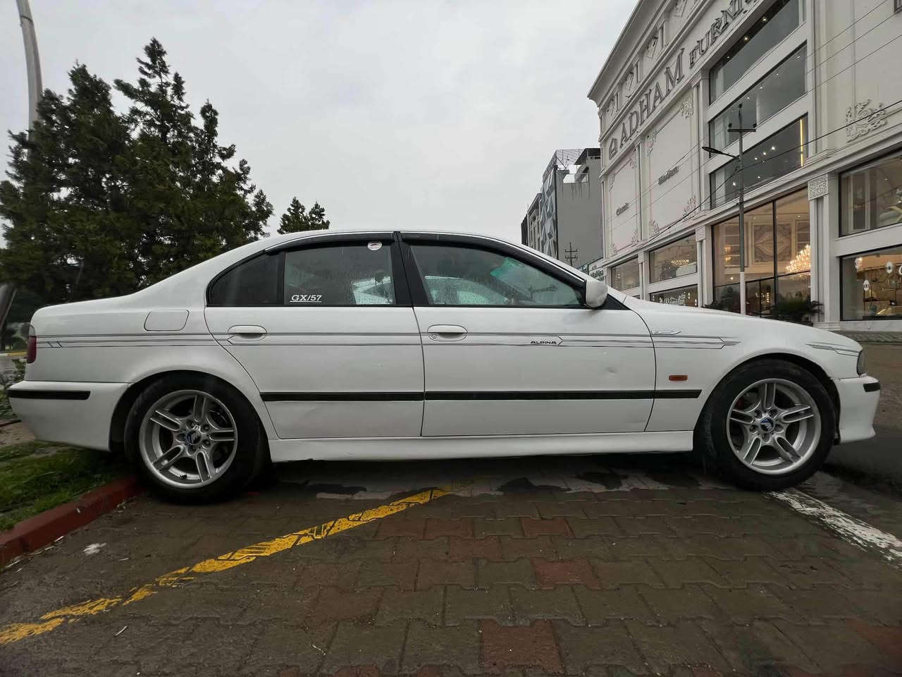 بسم الله الرحمن الرحيم 
کوردی/عربي

‏BMW 528i e39 - 1997

فولە گێڕ تۆماتیک و عادی بەس سڵایت نییە گوشین سپۆرت، تەبرید سارد و گەرمی بە شەرت، مەکینەی تاک دیجیتال کرایتەوە هەموو شتەکی چاککرایتەوە تازە پێش و پشتی توند کرایتەوە بێ مەسرەفە،
سبوغ بیلادیە بەس ٢ پارچە سبوغە، بۆنیت بەبێ لێدران و یەک جاملغی دواوە بێ ناو گرتن، تحویل و بڕانەوە بە شەرت هەتا برێی سەیارەکی خاوێنە ماشاءالله مەسرەفەکی باشی لێکرایە 

شوێن: هەولێر
نرخ : ١٠٥ وەرەقە و مەجالەکی برایانەی تێدایە

السيارة فول كير اوتو و عادي و كشنات سبورت بس مو سلايت، تبريد و تتفئة بشرط، المحرك تك ديجيتال (مفتوح) بس سيارة كلش سليمة و بدون مصروف، و صبغ ببلادي ما بيها صبغ الا قطعتين (البنيت بدون ضربة، الجاملغ واحد خلفي) تحويل بشرط يعني سيارة جاهزة 
سيارة كلش نضيفة و حلوة ماشاءالله صارفيين عليها.

المكان: اربيل
السعر100 و معاملة بسيطة أربيل, العراق


**إذا كنت صاحب هذا الإعلان وتريد حذفه لأي سبب، رجاءا أرسل رسالة إلى الدعم الفني**