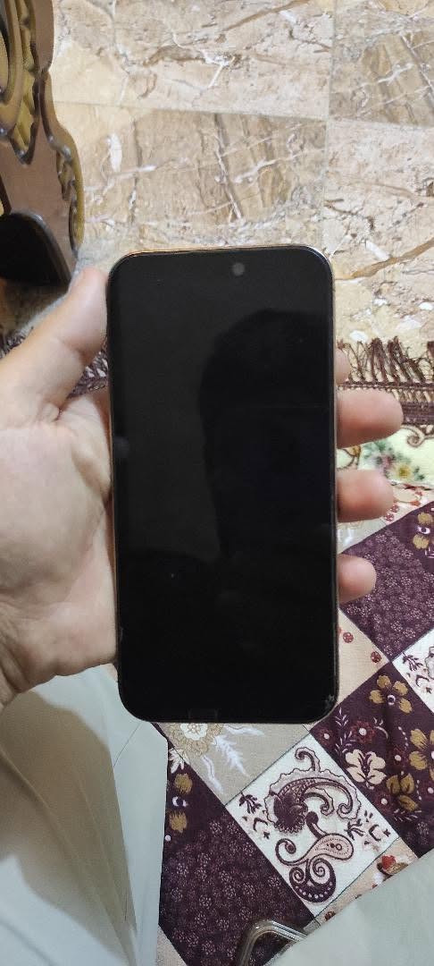 السلام عليكم ايفون 16برو ماكس نضيف جدا ذاكره 256 بطاريه 96 ..1325////الرقم ***********
