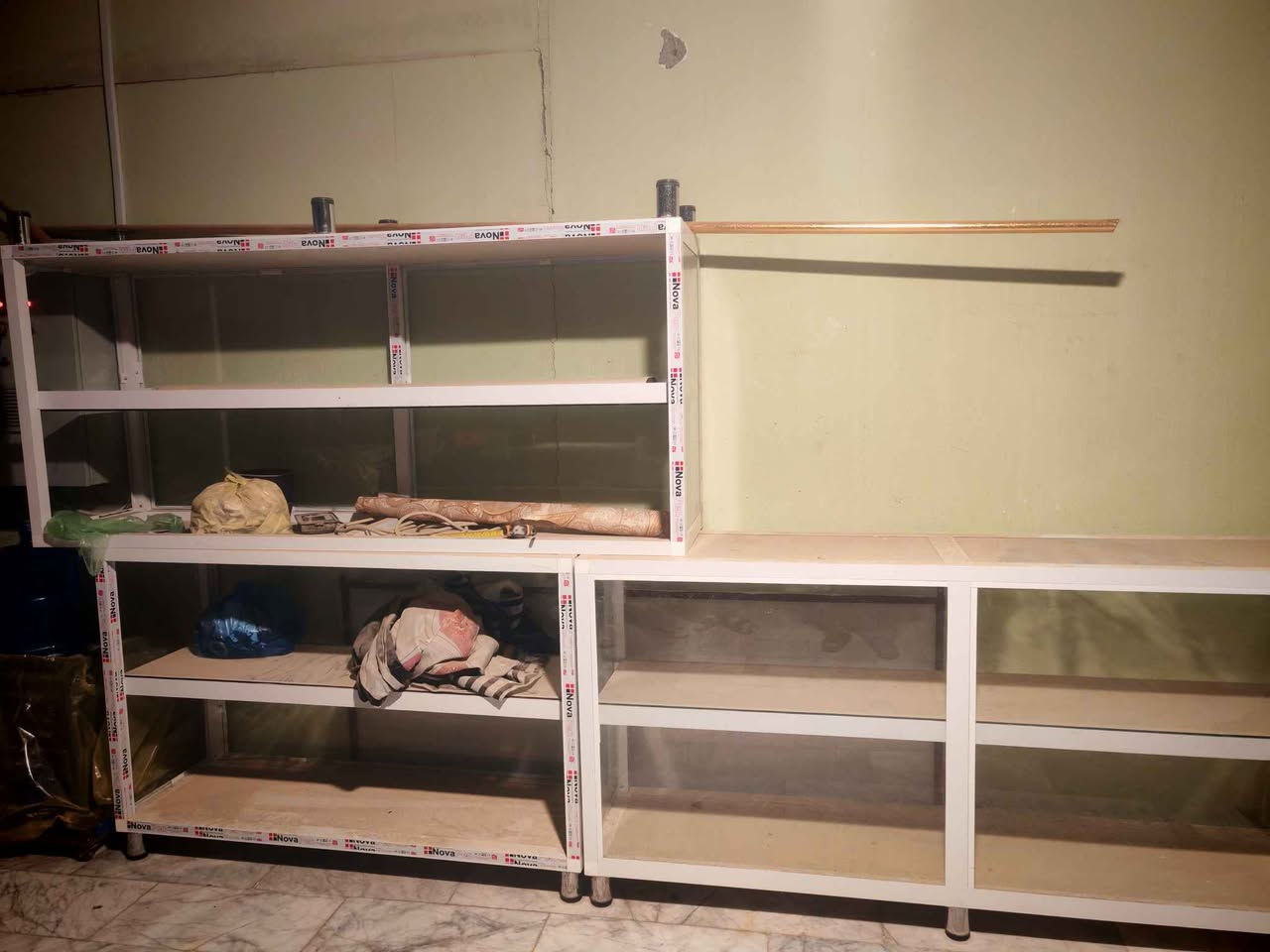 ميز مال مكتبه المنيوم و جام ٣ ميوزه واحد عرضه ١ونص و٢ على ٢مترين
مسويهن ٤٥٠ للاستفسار *********** سعرهن مناسبات النجف, العراق
