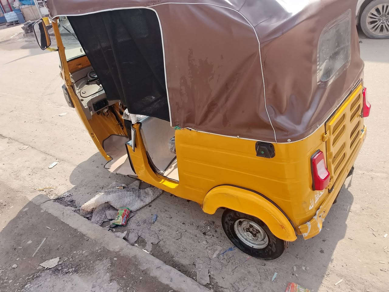 سلام عليكم
بيع مستعجل تكتك موديل 20 اوراق سحب 
معمره عام صبغ عام كهربائيات كلها شغاله 
مكاني بغداد الأمين الثانيه سعرها 4400 اخوان الشراي يتصل ولا يعلق ***********
