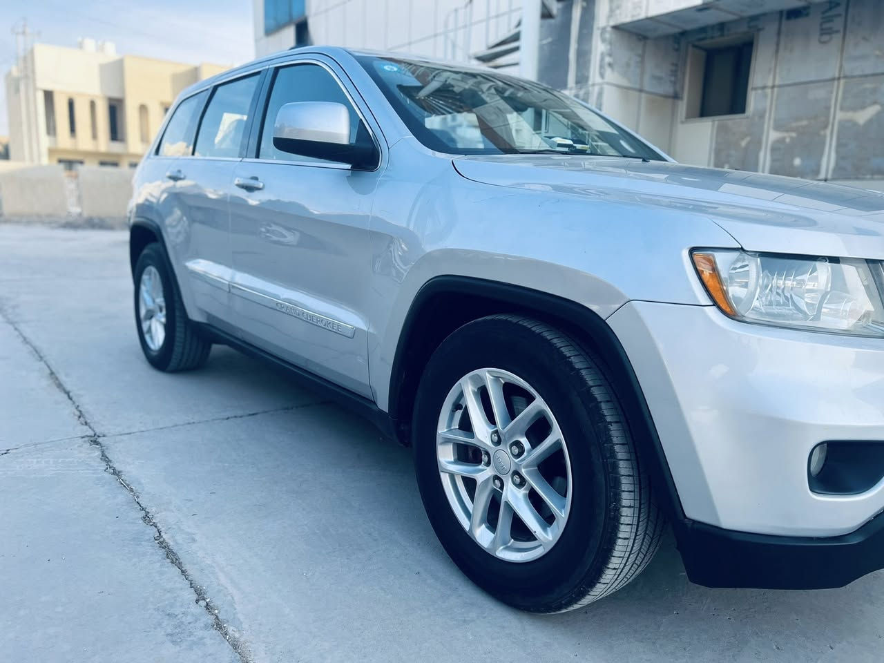 سلام عليكم
جيب لاريدو 2012 كفاله ضربه وصبغ وتبديل وارباكات سليمه بيها رشه جوه قبق البانزين شخط وصبغته والباقي كفاله فول مواصفات vib  محرك كير حداديه جاهزه من كلشي رقم بغداد مشروع وطني تحويل 
اخوان السياره جديده بمعنى الكلمه استخدام شخصي السعر 168 وبيها مجال بسيط العنوان الناصريه مركز للأستفسار اتصل على الرقم ***********
