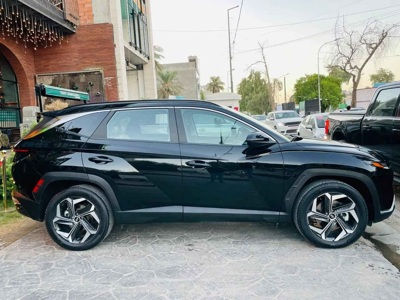 للبيع او مراوس 
 توسان 2022 لون اسود ملكي 
للأستفسار ***********
فول مواصفات 1\1
بصمة 
محرك 2500 المرغوب
تشغيل عن بعد
فتحة سقف
شاشة عدادات ديجتل
 صندوق كهربائي شفط
كشن السايق كهربائي 
تبريد قطعتين 
شحن هاتف واير ليس
شاشة آيباد 
فول تحكم ستيرن
تحديد سرعة 
تحديد مسار
دواخل اوف وايت 
رادار أمامي وجانبي وخلفي
اطفاء السياره عند التوقف تلقائيا 
مانع تزحلق 
اوتو هولد
ويل كروم بلادي
 وضعيات قيادة
السيارة رقم اربيل الجديد الانكليزي شرط التحويل  
حادث قطعه وحده سرقة بدون ضربه   
 صورة الحادث  موضحه بالمنشور
   السيارة ماشية 50  الف مايل  
سيارة جديدة وجاهزة من كلشي
