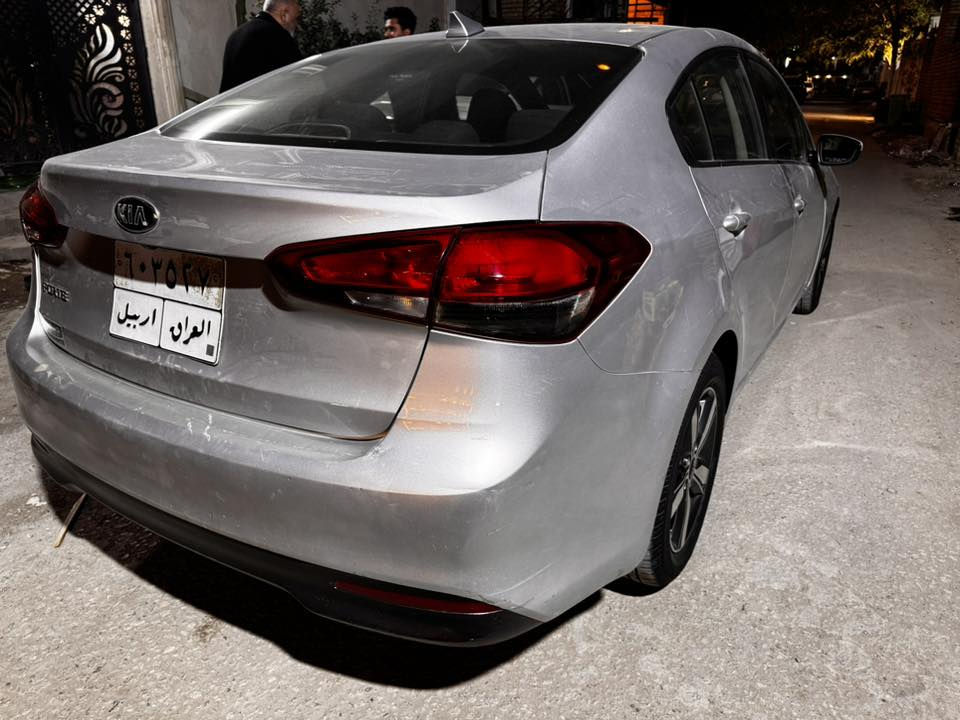 السلام عليكم 
فورتي موديل 2018
السيارة جديدة بيها قطعة صبغ 
رقم اربيل ابو السنوية بيتة بغداد الجهاد
السعر 105 ماشية 90الف
***********
