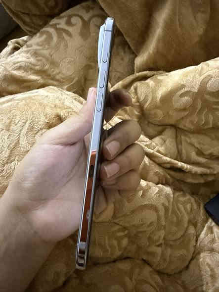 ايفون 17 air /مستعمل بحالة ممتازة استخدام 20 يوم فقط شاحن وكارتون موجود سعر مناسب تواصل. ذاكرة 256 ***********واتساب
