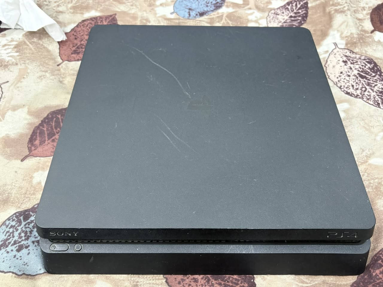 بلي فور سلم مع يدات ثنين بي كسر خفيف مع يوبي اس بي العب gta5 وFC26 بي اشتراك ابلاس c500كيكة تواصل ***********
