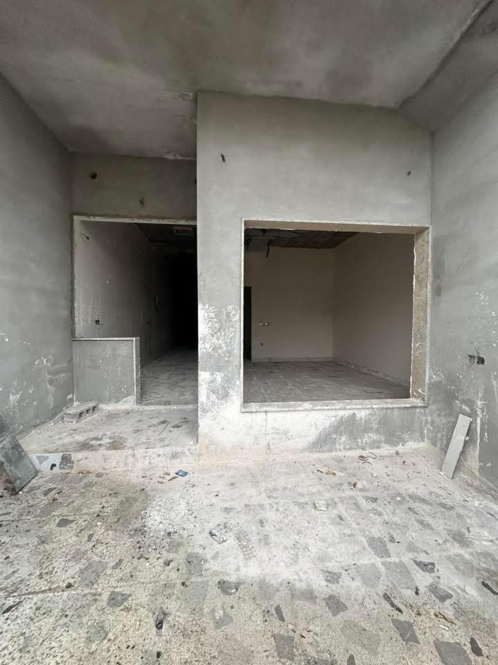 دار للبيع 150 متر طابقين كامل موقع مميز على شارع عريض وموقع ومنطقة مرغوب طابو ملك صرف العقار ينباع بهذا الوضعيه بسعر او يكمله ويسلمك المفتاح بسعر 
الموقع القادسية الثانيه قرب حديقة السلام 
***********
