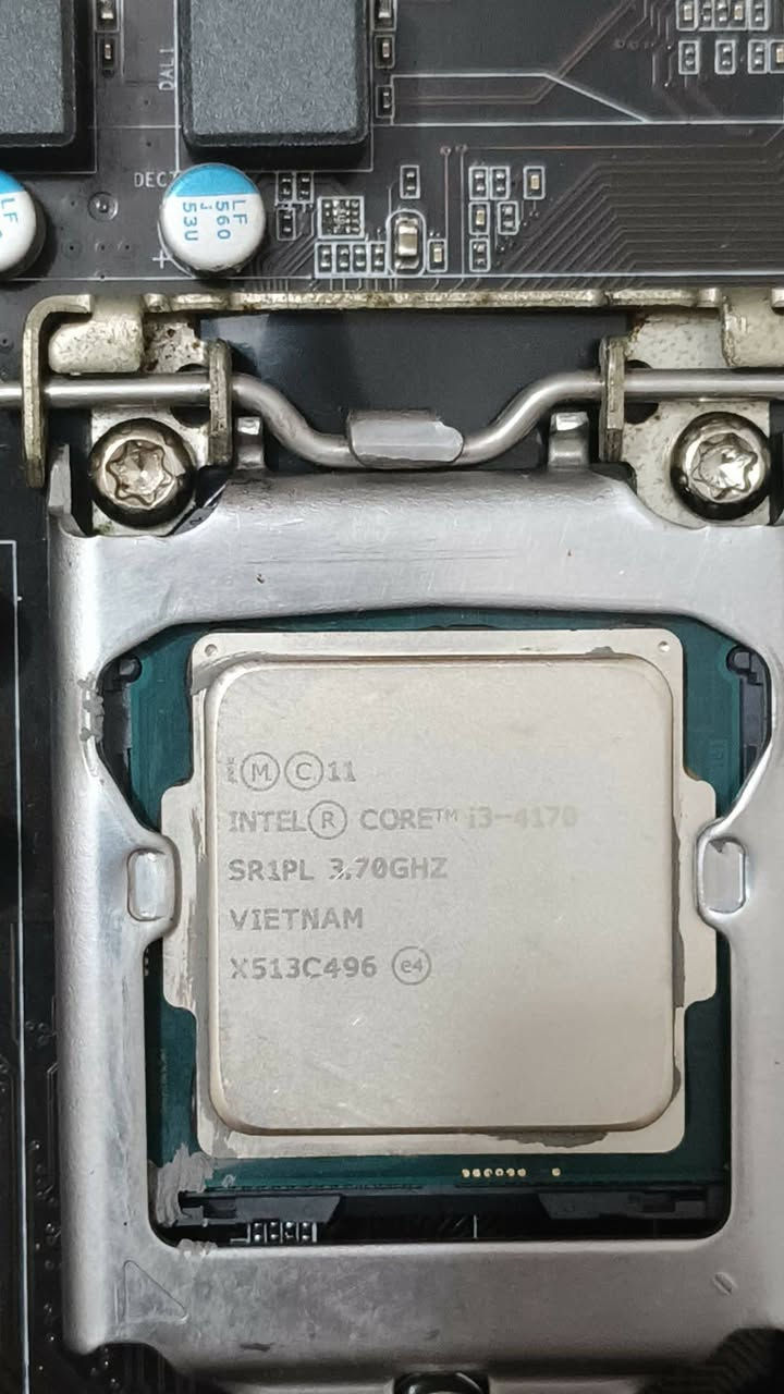 مذربورد ومعالج ورام 16gb ddr3 
السعر 40 الف


**إذا كنت صاحب هذا الإعلان وتريد حذفه لأي سبب، رجاءا أرسل رسالة إلى الدعم الفني**