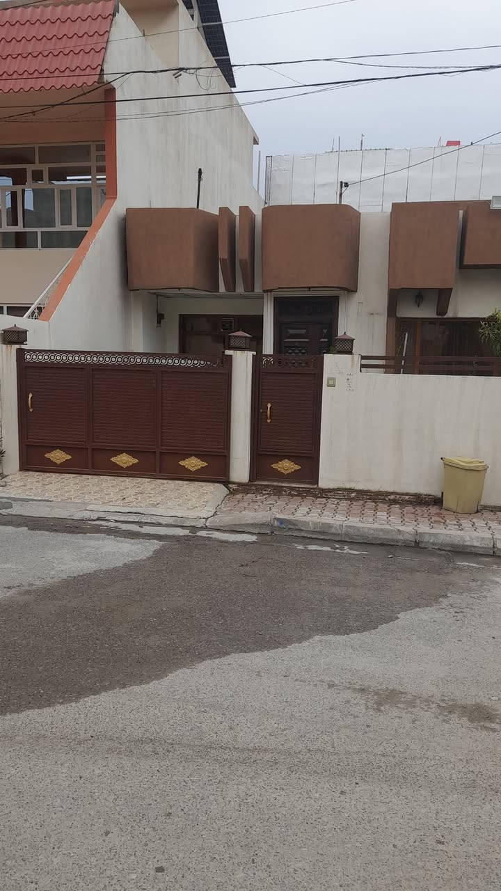 السلام وعليكم ورحمة الله وبركاته  .. أحبتي أصدقائي الأعزاء متابعي صفحة النسيم للعقار في السليمانية  .. يوجد لدينا بيت للبيع جاهز لسكن فوول مواصفات من الداخل  مؤثث فوول يباع مع الأثاث بداعي السفر  .. مساحة ٢٠٠م  واجهة ١٠ .. نزال ٢٠ .. عرض الشارع ١٥م .. منطقة جيدة منطقة شيخ محي الدين قرب خلف بانزين خانة هوائي قرب الممثلية.. كما موضح في الفيديو  .. للإستفسار اكثر يرجى الاتصال على الرقم  .. *********** 
 النسيم للعقار في السليمانية..
