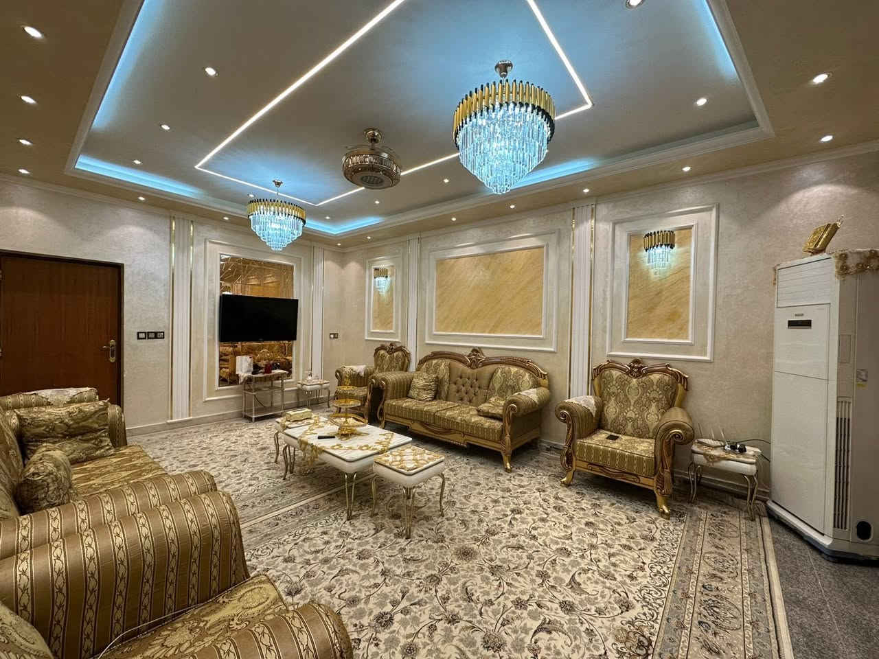 دار مساحه 200 متر زراعي الدولعي يحتوي على ثلاث غرف صاله مطبخ خدمات للبيع 
واجه 10 نزال 20 
الاستفسار 
***********
***********
