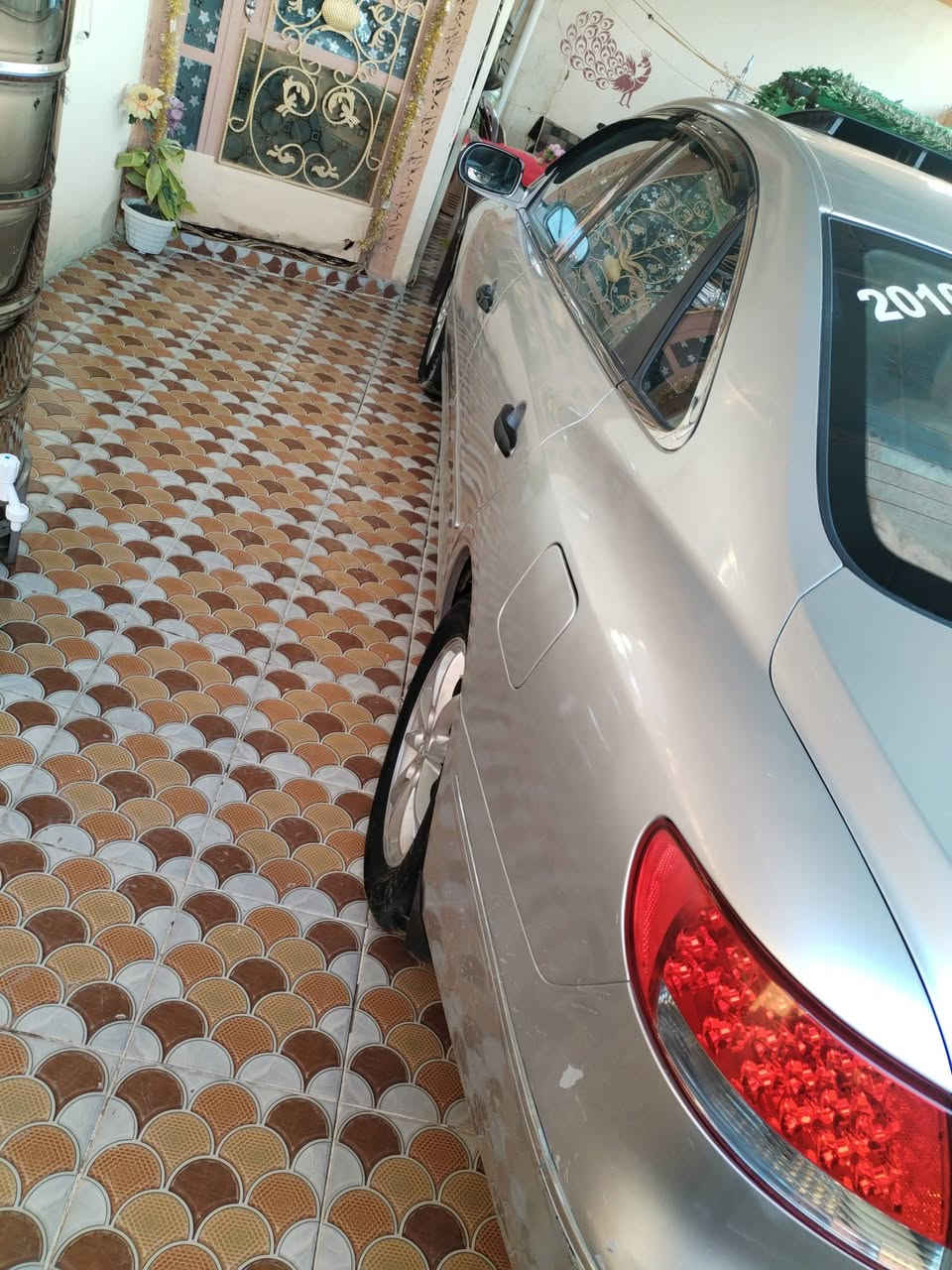 السلام عليكم ازيرة للبيع موديل 2010 وارد خليجي مصبوغة عام للجمالية مابيها اي ضربة مكينية 2700 كير مكينة كفالة صدر جديد تبريد تدفئة شغال سيارة حلوة
واذا مراوس بتكسي يرهم 
رقم سيارة : ديالى 
مكاني ديالى بعقوبة 
***********
