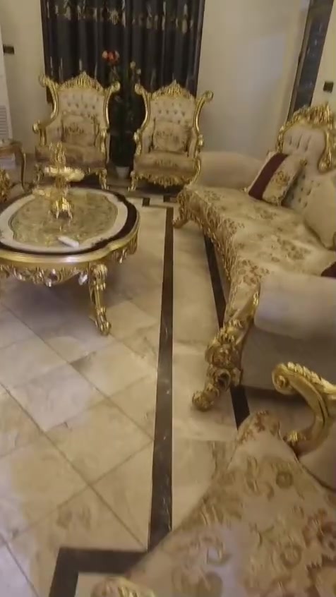 سلام عليكم تخم مع ميز ملكي للبيع بغداد سعر خاص ***********
