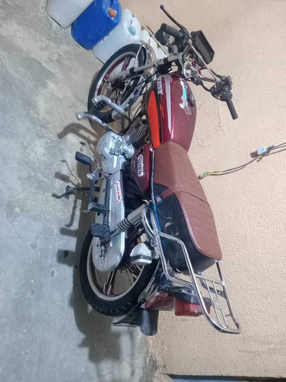 🟦سلام عليكم 
دراجه سفان ايراني للبيع ⬇️✅

موديل 2021 تايرات جدد 

كرهباءيات كامله ما ناقصه شي 

دراجه بيه شلعه حلوه وخير من الله 

محرك ما مفتوح ونضيف جدا اوراق اصولي وعندي استنساخ امشي بيه بصيطرات دراجه ناعمه وخير من الله نضافه ميه بلميه🆕 وشوفت عينك 💲550 وبيه مجال قليل  السعر  مكان بغداد سريع الدولي الجسر السابع 📞📞الاستفسار الاتصال على الرقم ***********
