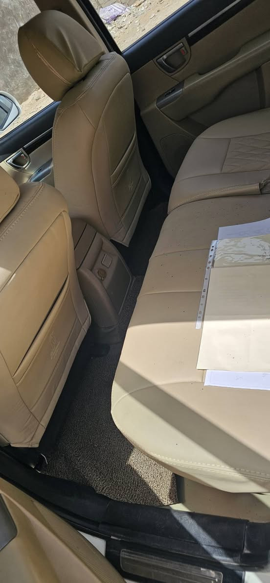 السلام عليكم سنتافي خليجي للبيع ٦سلندر رقم مميز فول مواصفات حادثها باب السايق والجاملغ السعر ١٣٨ وبيها مجال عنواني ناحية الوحدة رقم الهاتف ***********
