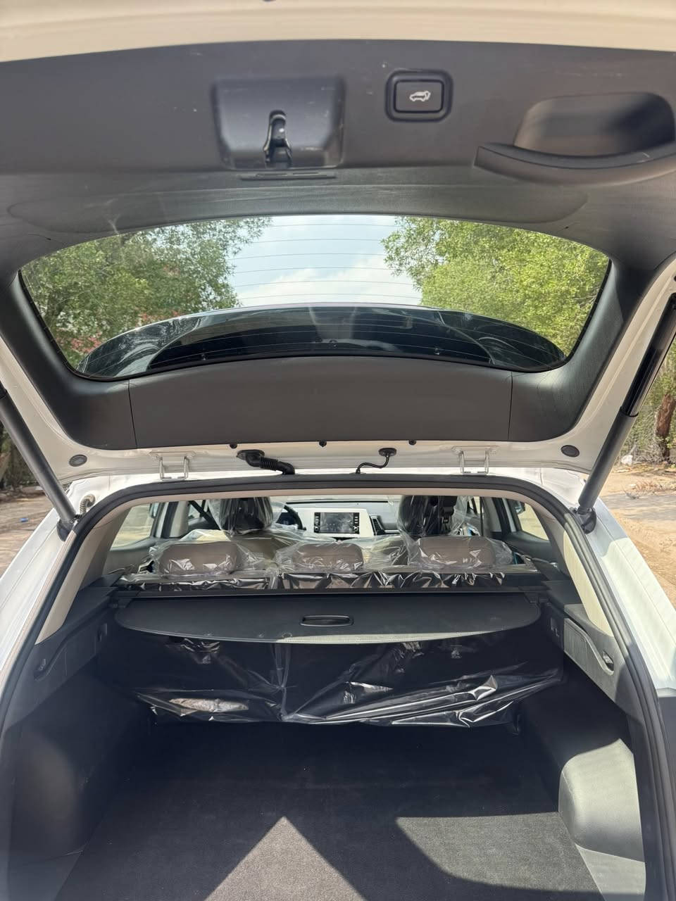 السلام عليكم 
للبيع :كيه سبورتج  خليجي 
الموديل : 2023
ماشيه :35 الف 
السياره :مكفوله   
مري كهرباء 
انضمه قياده 4 (نورمل +سبورت +ايكو +سمارت)
(تشغيل عن بعد سقف بانوراما + بصمة تشغيل + ابواب + صندوق)
كرسي السايق كهرباء
حساسات امامي خلفي 
 شاشه +عداد دجتل 
كامره دواره 
بصمت ابواب 
ترحيب عند لاقتراب 
مثبت سرعه 
سايد بريك كهرباء 
ويل 19
تبريد قطعتين 
داخل بيجي 
محرك 2000 دوش 
شاحن واير لس 
الصابيح الماميه LED
المصابيح الخلفيه LED
شفتات ستيرن رياضي 
مانع انزلاق 
شاشه ابل كار بليل +جي بي اس 
انذار عند الاقتراب
اشاير بل مري 
السياره كلش نضيفه
‏العنوان بغداد زيونة 
السعر213
للاتصال***********
