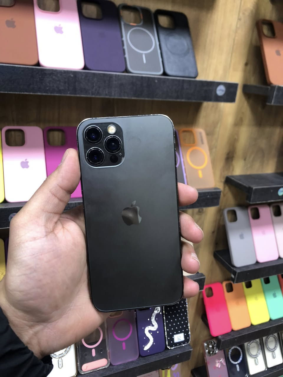 ايفون ١٢ برو الصغير
ايفون ١٢ برو الصغير 
الذاكرة ١٢٨ 
البطارية ٧٦ 
اللون اسود 
مبدل شاشة وظهر 
بصمة وجة متوقفة
الكامرة الخلفية وحدة منهن مضروبة 
بيع فقط بدون مراوس 
السعر ١٦٥ الف 
بغداد شارع فلسطين 
***********
