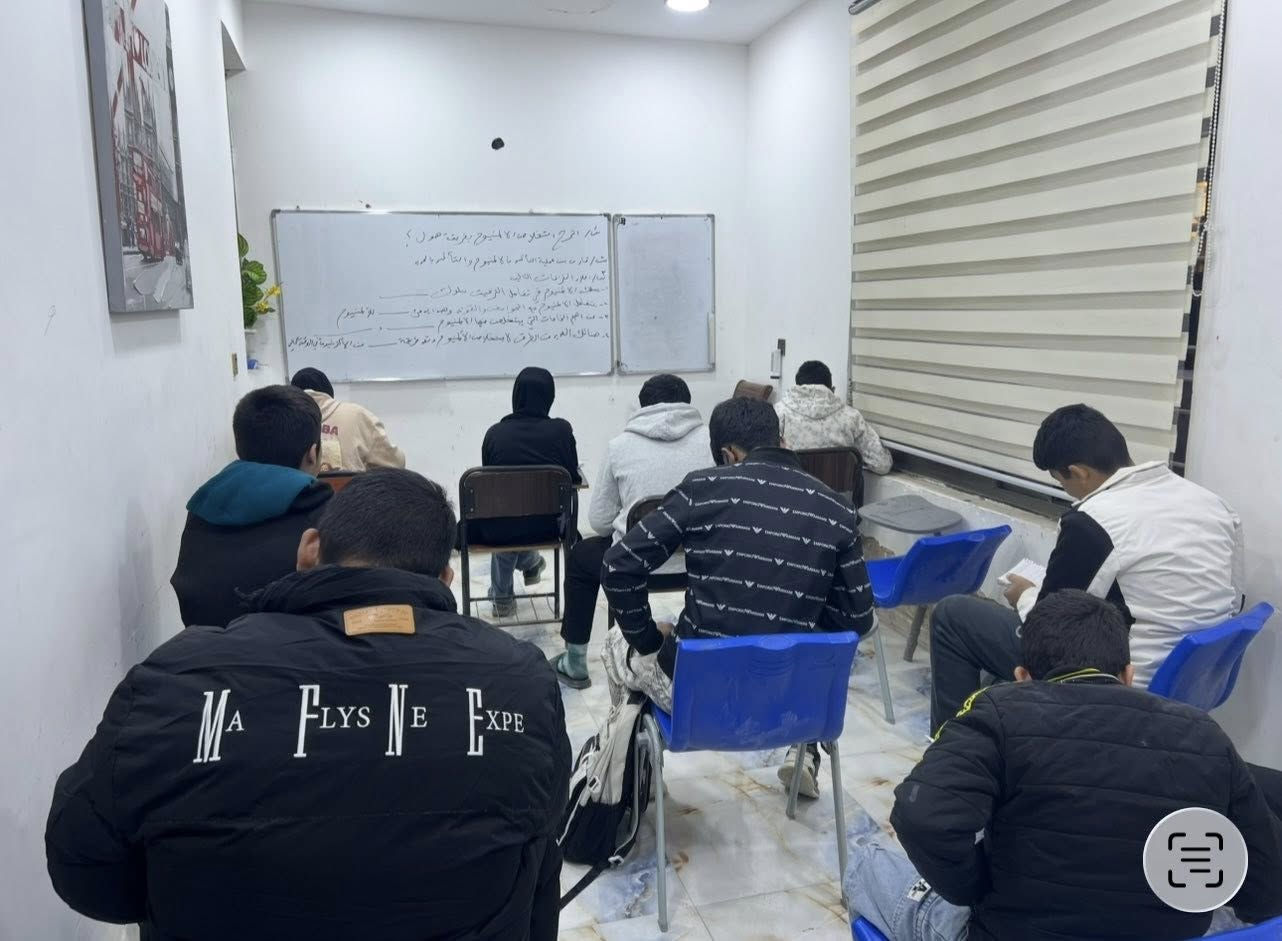 ((دورة ضمان النجاح ما تنجح ترجعلك فلوسك وفوكاهن هدية))
((أولياء الأمور و طلاب وطالبات الصف الثالث متوسط)) 
👍👍👍👍👍👍👍👍👍👍👍👍👍👍👍👍
🔥 هل تريد أن تنجح بمادة الكيمياء بثقة وتضمن النجاح؟
مع الأستاذ صلاح الجنابي الفرصة صارت بيدك!
📚 انضم إلى دورة مادة الكيمياء الخاصة بطلبة الثالث المتوسط – الدور الأول، وابدأ من الصفر لحد الاحتراف بأسلوب سهل ومبسط.
✨ مميزات الدورة:
✔️ شرح واضح ومفصل لكل اساسيات المادة
✔️ ملخصات مركزة تسهّل الحفظ
✔️ حل أسئلة وزارية بشكل مكثف
✔️ واجبات يومية + واجبات تفاعلية
✔️ متابعة فردية لضمان رفع مستواك
💯 والأهم: الدورة بشرط النجاح… وإذا ما تنجح ترجع فلوسك!
📅 موعد الانطلاق: الاثنين 1 / 4 / 2026
📩 للحجز والاستفسار عبر التليكرام
@salah_aljnaby
📞واتساب واتصال*********** 
🚀 لا تضيع الفرصة… وابدأ طريقك نحو النجاح من اليوم!
