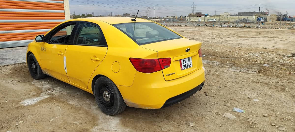 السلام عليكم فورتي وارد امريكي 2013
مكينه 2000 حادثه بلجنطه 
السعر 92بيهه مجال للشراي 
للاستفسار ***********
