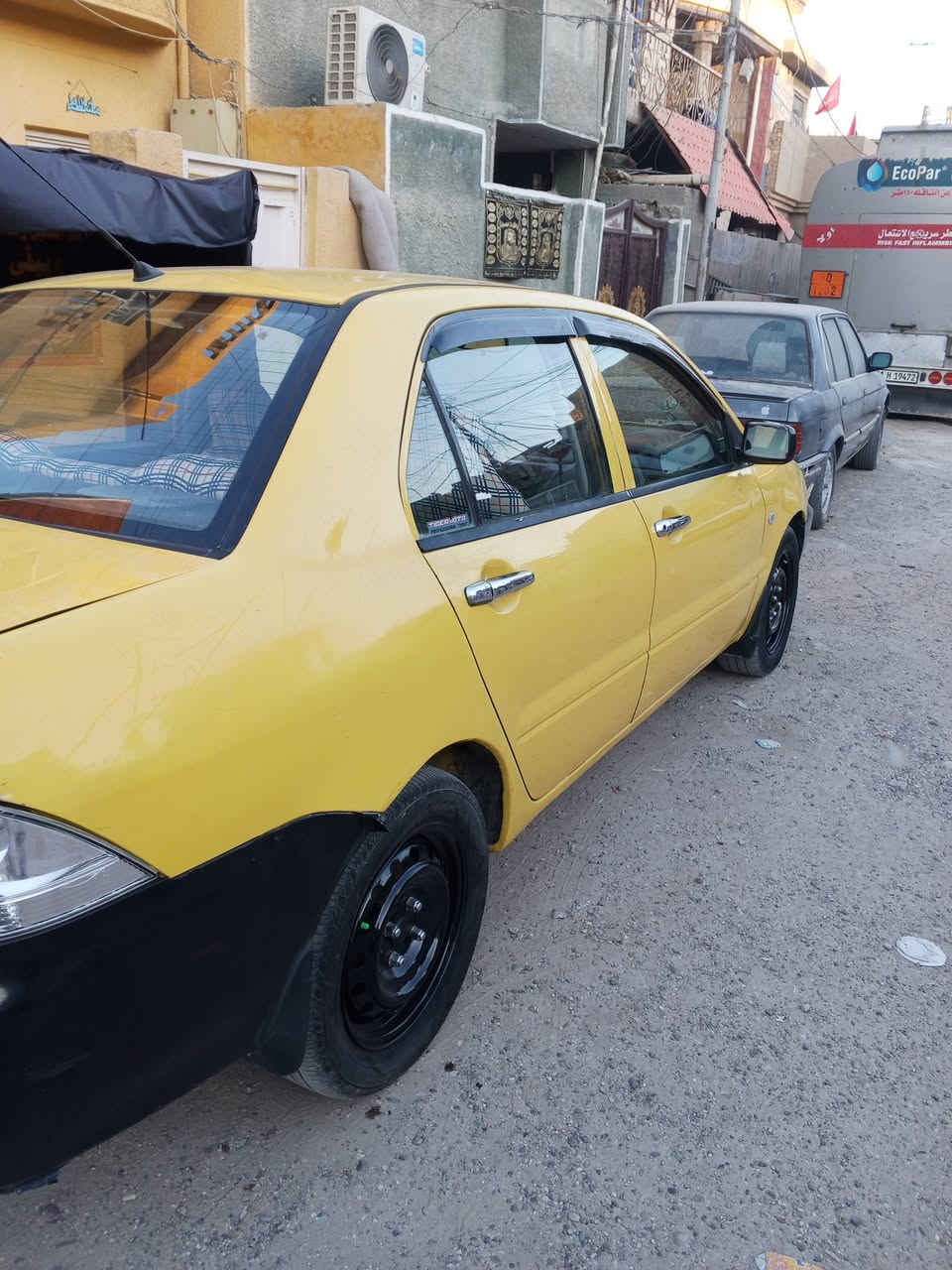 لانسر للبيع موديل 10 سياره جاهزه من كل شي بيه صبغ باب خلف السايق وذيوله الخلفيه معمره تبريد ومكينه وكير مكفولات سنويه صاقطه صار 3اشهر السعر 63 وبيه مجال بسمي السياره تحويل مباشر مكاني الشعب ***********
