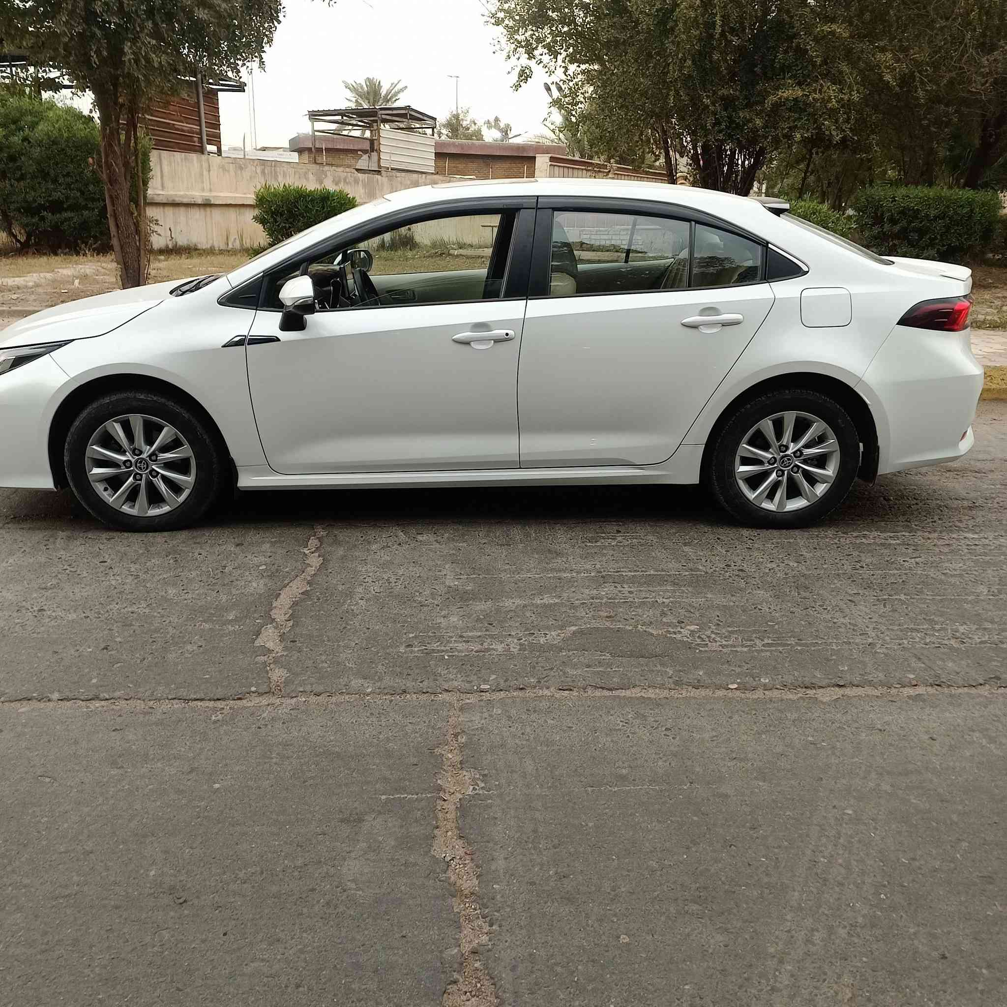 السلام عليكم كورولا للبيع بغداد الغزالية موديل 2024 بانزين ضمان شركة ساز بعده بل ضمان بسمي ***********
