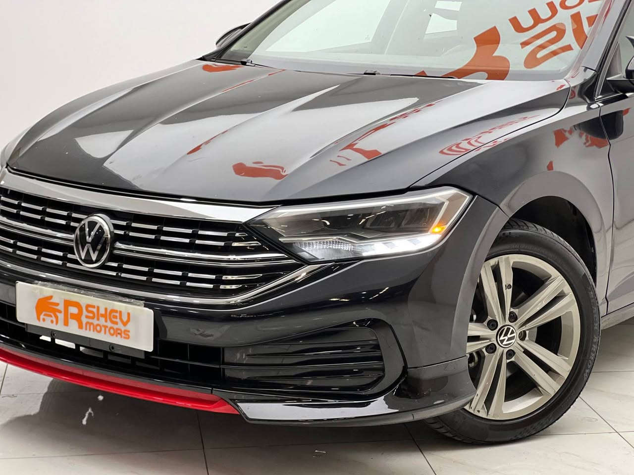 Volkswagen Jetta 2024
فولكسفاغن جيتا ٢٠٢٤

مواصفات SE فول
(مقاعد جلد و تدفئة-فتحة سقف-تدفئة المقود-رادار جانبي-خط مسار-بصمة تشغيل-هاند بريك بصمة-نظام ايكو)

مكينة ٤سلندر+توربو حجم ١.٤لتر
ماشية 25,000 ميل و بحالة جداً ممتازة 

السيارة بيها ٦ قطع صبغ ثلاث قطع امامية و ثلاث قطع خلفية

السيارة رقم دهوك الدولي سنوية ب أسمنا و اكيد شرط التحويل 
مكفولة من كير و محرك و كهربائيات

و ب سعر جوى السوق(118$) ورقة و بيها مجال

مكان السيارة

دهوك -معرض ارشف R-Shev
رقم51 من معارض التيرمينال 

***********
*********** دهوك, العراق
