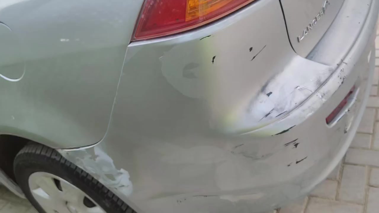 لانسر قرش موديل 2009 السياره جارده بيهه طخه بسيطه موضحه بالصوره السياره ممصبوغه بلاديه مال بيت  تبريد ثلج صدر امامي خلفي + دبلات جديد اصلي تايرات تخم جديد السياره بسمي مكان السياره الغدير شارع التوت
الاتصال ***********
