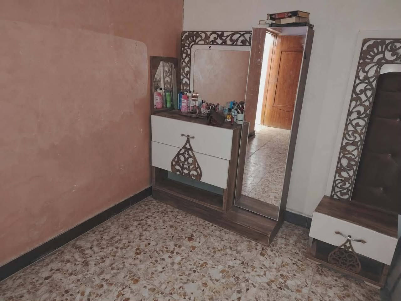 السلام عليكم غرفة النوم يرادله شد ومابيه كشن جرباية سعرهة ١٢٥ كاونتر قياس ٣متر وسنك متر ونص ب٤٠٠ وبي مجال بسيط


**إذا كنت صاحب هذا الإعلان وتريد حذفه لأي سبب، رجاءا أرسل رسالة إلى الدعم الفني**