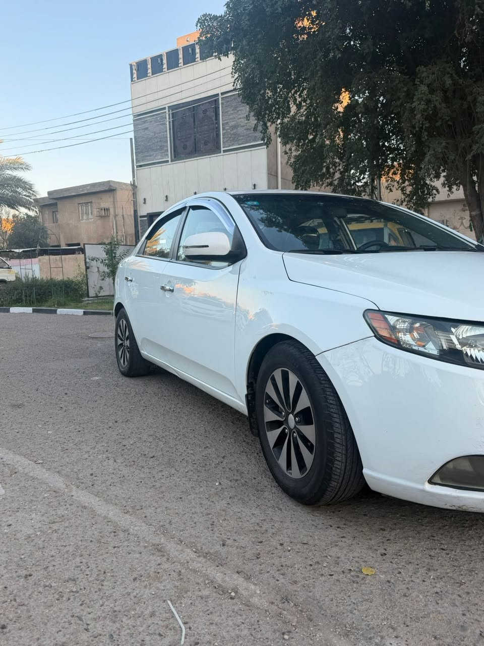 سلام عليكم
كيا فورتي 2010
بيه قطعين تبديل 
والسونار مرفق بل صور بدون دواخل 
ماشيه 140 
على وضع الشركه 
مكينه وكير كفاله 
صدر امامي خلفي جديد
تبريد ثلج 
مانقصه شي السياره 
معروضه 89  وبيه مجال 
مكيمنه 2000 دوش المرغوب 
مكاني حي العلام
***********
