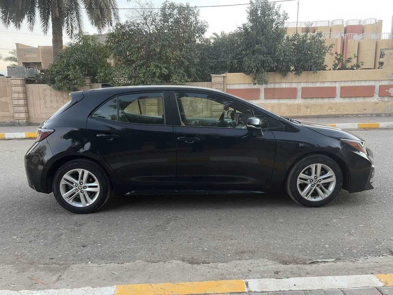 السلام عليكم 
للبيع كورله هاج باك موديل 2021 بيه ضرر جاملغ وبنيد شرط بدون دواخل 
محرك 2000 شرط لاتنقيص ولاتبخير كير شرط 
المواصفات SE
تحكم استيرن جهتين 
بصمه تشغيل +تبريد شاشه 
هندبريك بصمه صدر جديد امامي وخلفي 
السياره حلوه وجاهزه مابيه اي نقص 
صدر كهربائيات كله شغاله 
السياره رقم بغداد معوقين بعد سنتين اتصير حره 
يعني شرط الوكاله منل شرعي 
السعر 115 وبيه مجال للشراي 
الاستفسار ***********
