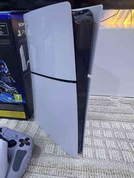 بلي 5 سلم ديجيتال يعني بدون سيدي واحد تيرا مليان العاب ويجي ويا يدتين اصليات ب600 الف مكاني موصل ويوجد توصيل.. ملاحظة بس سعر الالعاب ب150 الف وبالعافية على الي يصير نصيبو رقمي ***********
