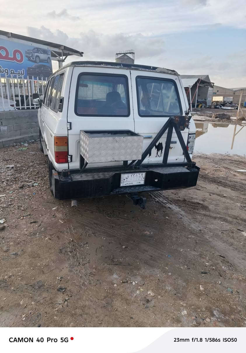 لاندكروز موديل 1988 سياره بلاديه  مكينه بلاد سياره جهازه شوفت عينك كامله مكمله رقم بغداد  وكاله عامه بل دوانيه  سياره 18 سنه واكفه على طابوكه  او هاي هسه سياره شوفت عينك   وين صياده وين ليعشقون هيج سياره   سعر اب55 بيه مجال  رقم *********** تواصل وياي ونشالله ماقصر
