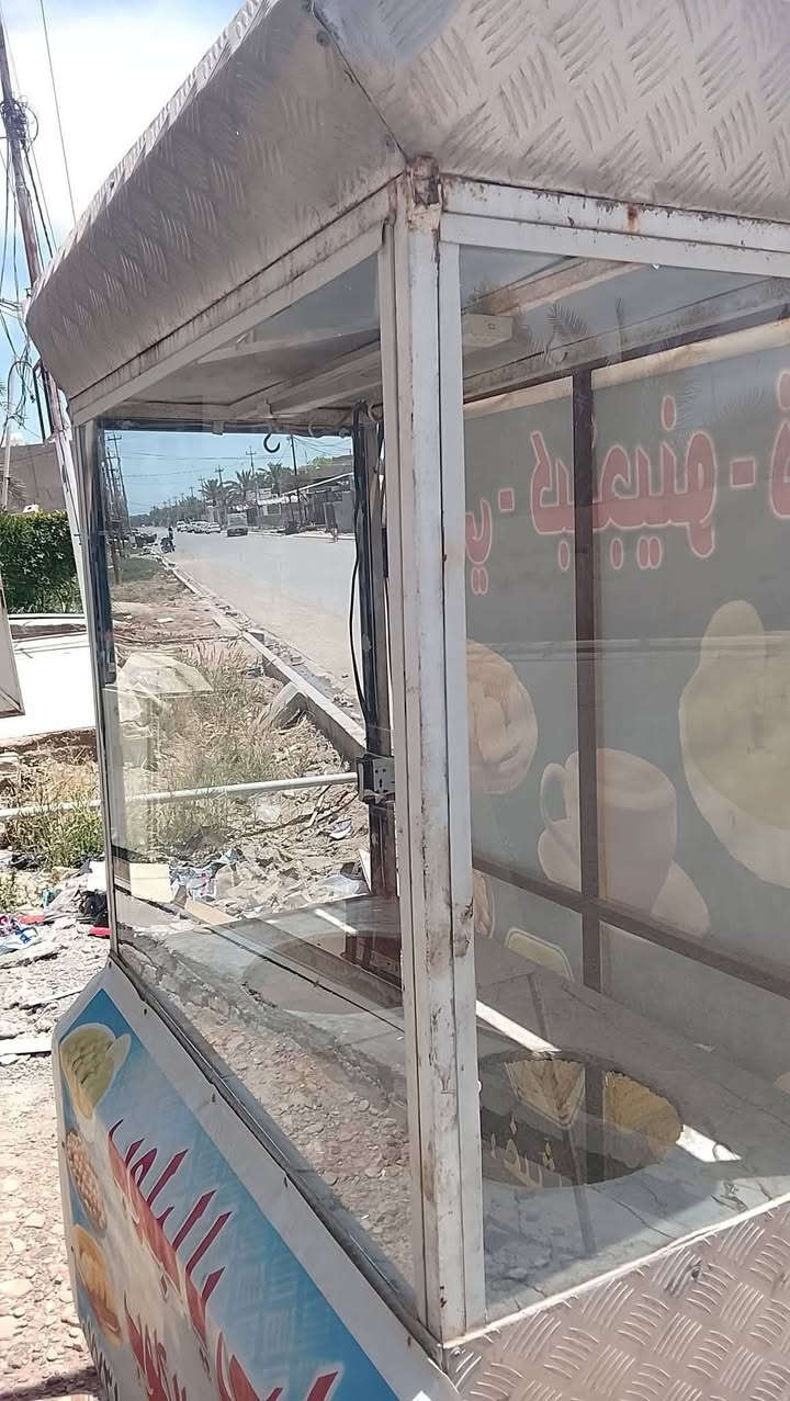 سلام عليكم .عريانه لبلبي جوكر 
تريد لبلبي ذرة ومشروبات ساخنه فصل  شتاء 
تريد 
عصاير  هم تشتغل  
إنارة كاملة 
مع باب تنقفل 
كلها جامة مغلقة 
السعر 250 
بيها مجال بسيط 
للاستفسار  ***********
