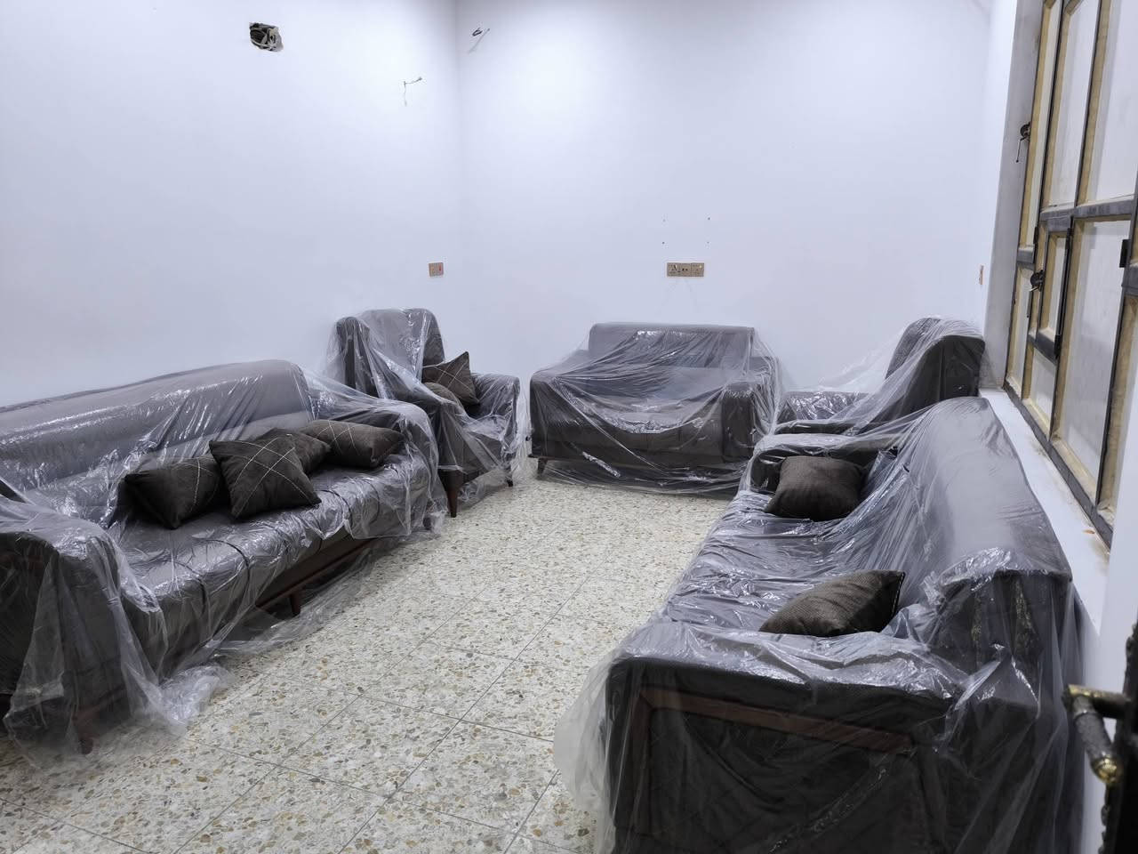 سلام عليكم تخم للبيع 10مقاعد  شغل ثكيل مو سوكي غير مستخد بعدة بنايلون مالة ماخذة ب800 وصل مالة موجود من معرض الدر بشعب سبب البيع اريد اشيل رايدة ب600 للاستفسار ***********
