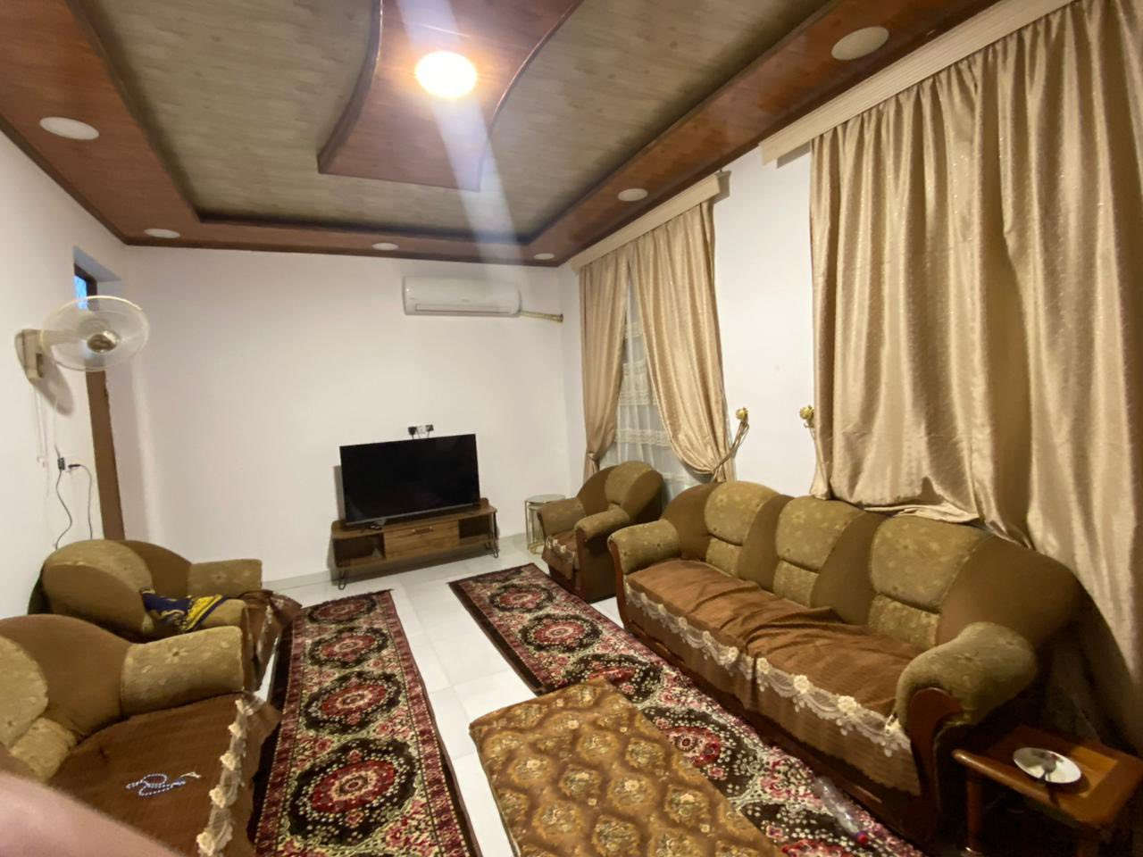 بيت للبيع في مجمع ارض بابل السكني
مساحه 300م 
مقدمه 95 مليون 
وكل شهر 505 الف لمصرف العقاري مطلوب 105
2 غرف 
2 حمام 
صاله 
مطبخ 
استقبال
حديقة وكراج سيارة 
للاستفسار 
***********
