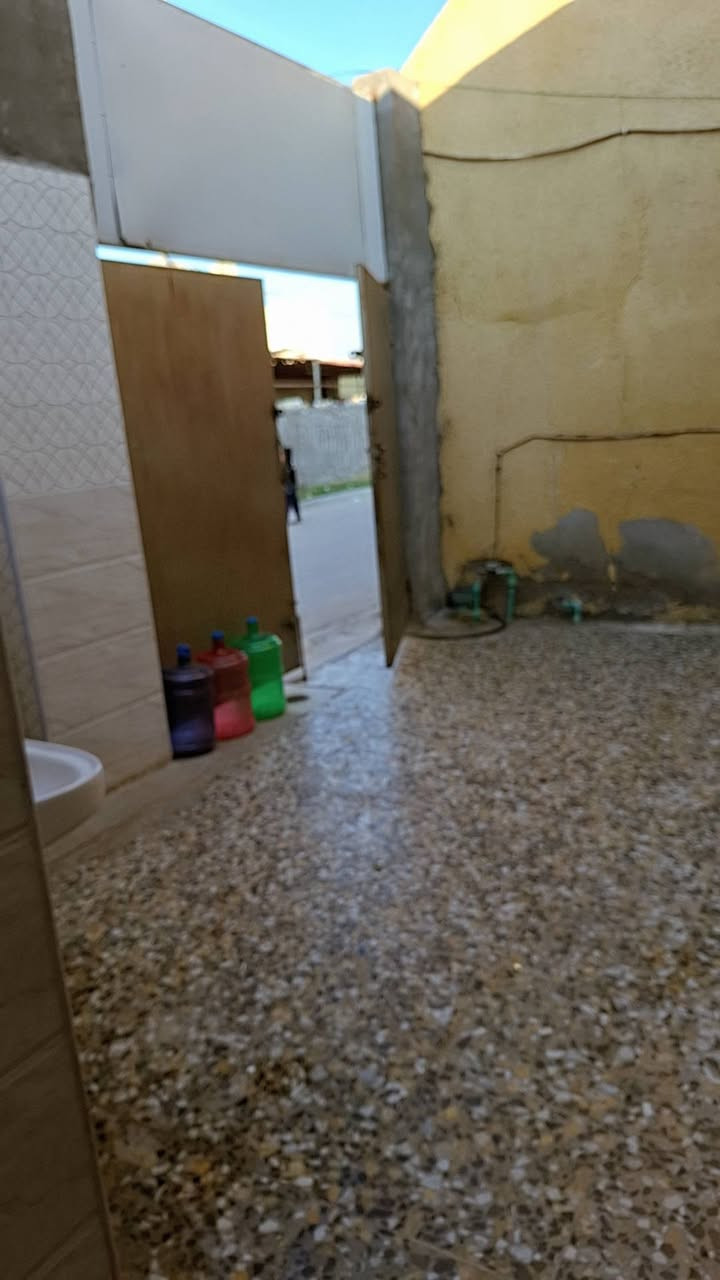 البيت للبيع المحمودية حي الشهداء طابق واحد مساحة ١٢٦ متر طابو صرف الايتفسارعلى رقم واتساب ***********
