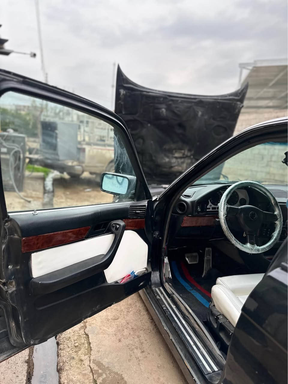 بيئيم ٥٢٥بيلادي  مؤديل ١٩٩١  تازة عةمة لؤ جواني سةقفي بي قةترةو مةعجون بي ليدانوو دةعمة  مواسةفات تؤماتيك جار جام كارةبا كوشن جلدو صياحي ٧ باليفة ٣ شاشة و تةلفزؤني سندوق ليدي ١٨ پارجة  دةبل هةوا سةقف رؤز رايز ويلي m18 تايةي نويي دةعامي پشتو پيش M  دةبل تةنةفؤن  سوكان M  لايت ئةلقةي rjp ملةوةن    ناو دةرةوة كامل M  تاخم صةيدةليةي بيلادي تيداية كامل فؤرميكا  دوو پةردةي بيلادي سعري ٩٦$ وةرةقةو كةمي مةجالي برايانة گؤرينةوةش دةكةم لةسةر دل گرتن ژمارةي موبايل *********** أربيل, العراق
