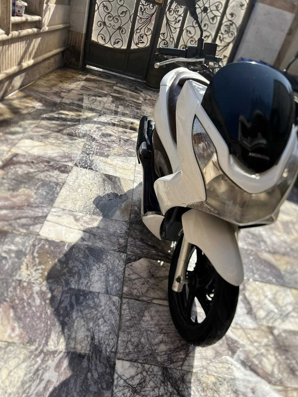 دراجه bcx جيل اول للبيع كامله ومابيهه اي نقص شلعه معدل خير من الله اوراق كامله السعر مليون و٣٠٠ مكاني شارع فلسطين مسبح المهندسين شراي اتصل ***********
