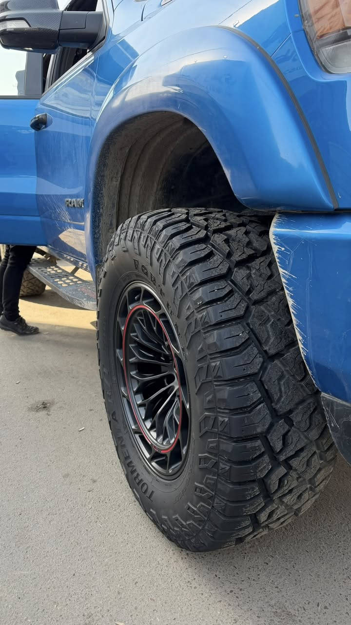 هذا الجميل مقاس 20 يتركب على اغلب التراكات الامريكية قوي جداً جداً ومحدود جداً
للتواصل / ***********
