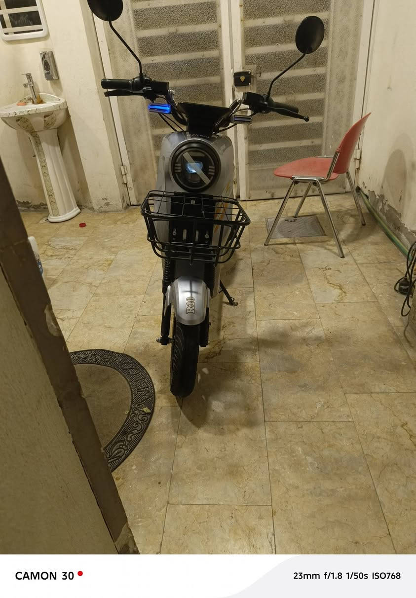 السلام عليكم R10, ريان جديدة لوك 
استخدام قليل جداا (مستعجل عل بيع) 
سعر قيم بدون كسران
***********
