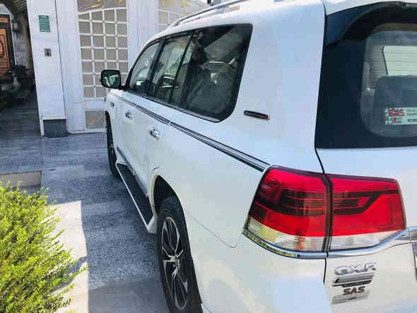 لاندكروز ساز 2021  ٨سلندر(محرك4600)
نظيفة 
سياره فول مواصفات
ماشية 89000كم 
جديدة بمعنى الكلمة 
تشغيل عن بعد
رقم بغداد مميز
فتحه سقف
كرسين كهربائي 3 حركات
3 شاشات 
تخم تاير اصلي جديد
تشغيل عن بعد
8 ايرباك
جنطه كهربائيه (جكات)

كفالة عامة من كلشي
 وسنوية جديدة
تحويل مباشر
سعر (610بيه مجال قليل )
رقم تليفون‭ ***********
المكان ديالى المقداديه
