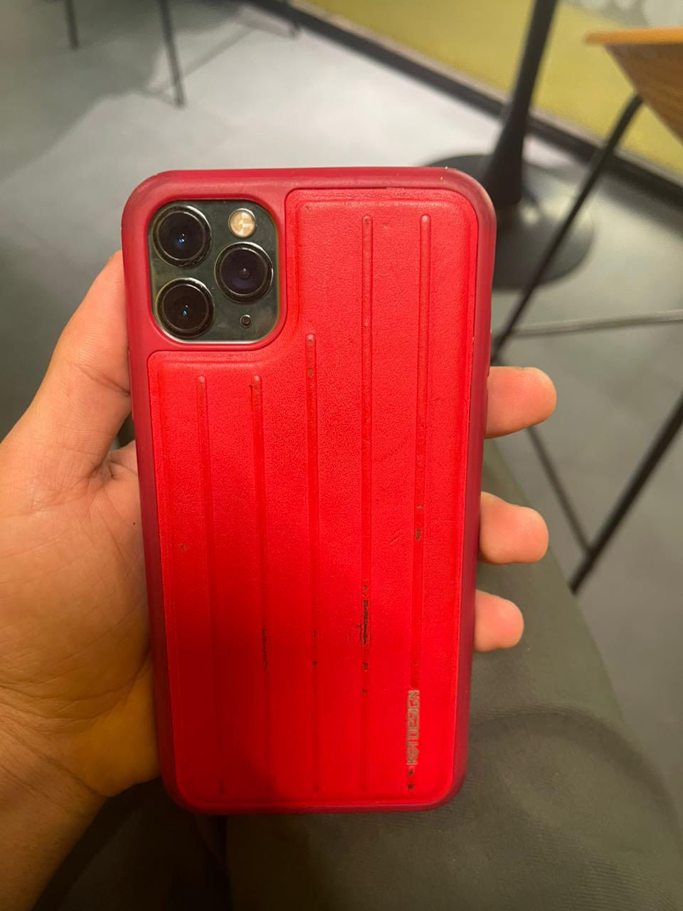 سلام عليكم 11 برو ماكس ٢٥٦
جهاز نضيف اي خلل اي عطل مابي 
مكاني بغداد بيع او مراوس خاص 
او واتساب ***********
