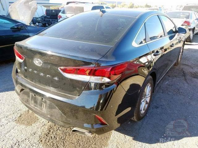 السلام عليكم
سوناتا 2019 للبيع 
وارد امريكي حادثها بنيد كما موضح بالصور 
مواصفات عادية 
محرك 2400 
ماشية 53 الف ميل
رقم بغداد بأسمي تحويل مباشر 
مكانها بغداد الدورة 
السعر 120 ورقة 
***********
