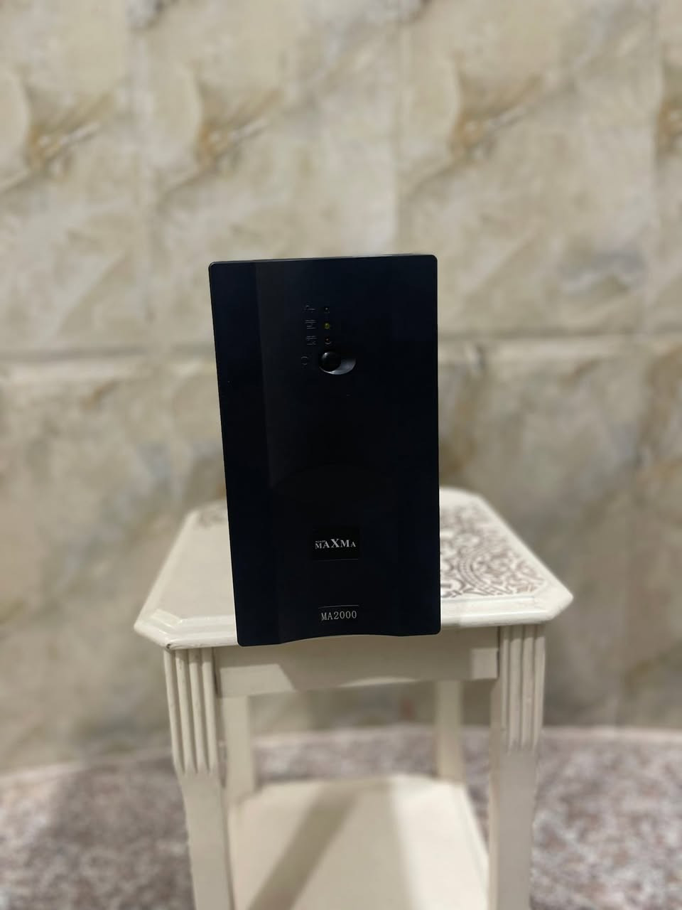 UBS offline 
2000VA 
مستخدم قليل و نظيف ، بدون كارتون .
مكاني كربلاء و السعر على الخاص او رقم الهاتف : ***********
