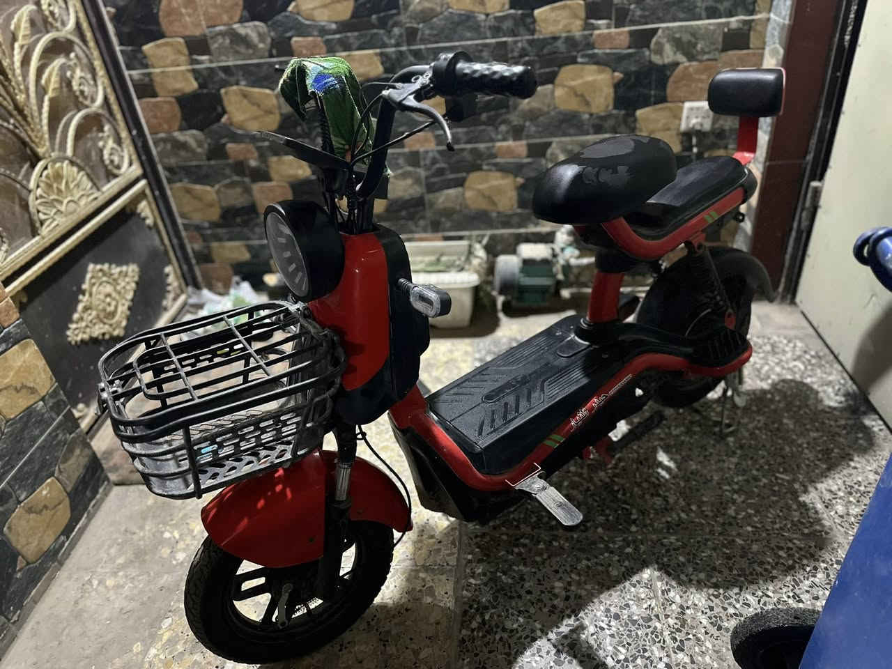 سلام عليكم حجم 14لبيع اي نقص مابيها قبل شهرين اخذتةمن شركة فوجي سعرها275وبي مجال***********مكاني بغداد الجديدة الأمين الثانية
