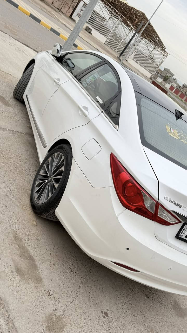 السلام عليكم للبيع بسعر مناسب ب114 وبيها مجال بسيط
اعتذر عن الوعده والاقساط 
سوناتا 2010 خليجي 
كير محرك بشرط جديد 
محرك 2400 شرط ممفتوح 
بيها الباب صبغ فقط وشرط السونار
سنويه لل2028
هزه جديده
ارقام الجديد
موصفات
بنوراما
شفتات استيرن
كشنات هيتر وكهرباء
لايتات زينون
السيارة جاهزة ونضيفه حيل
سعرها 114او بيها مجال بصيط للشراي
***********
***********
