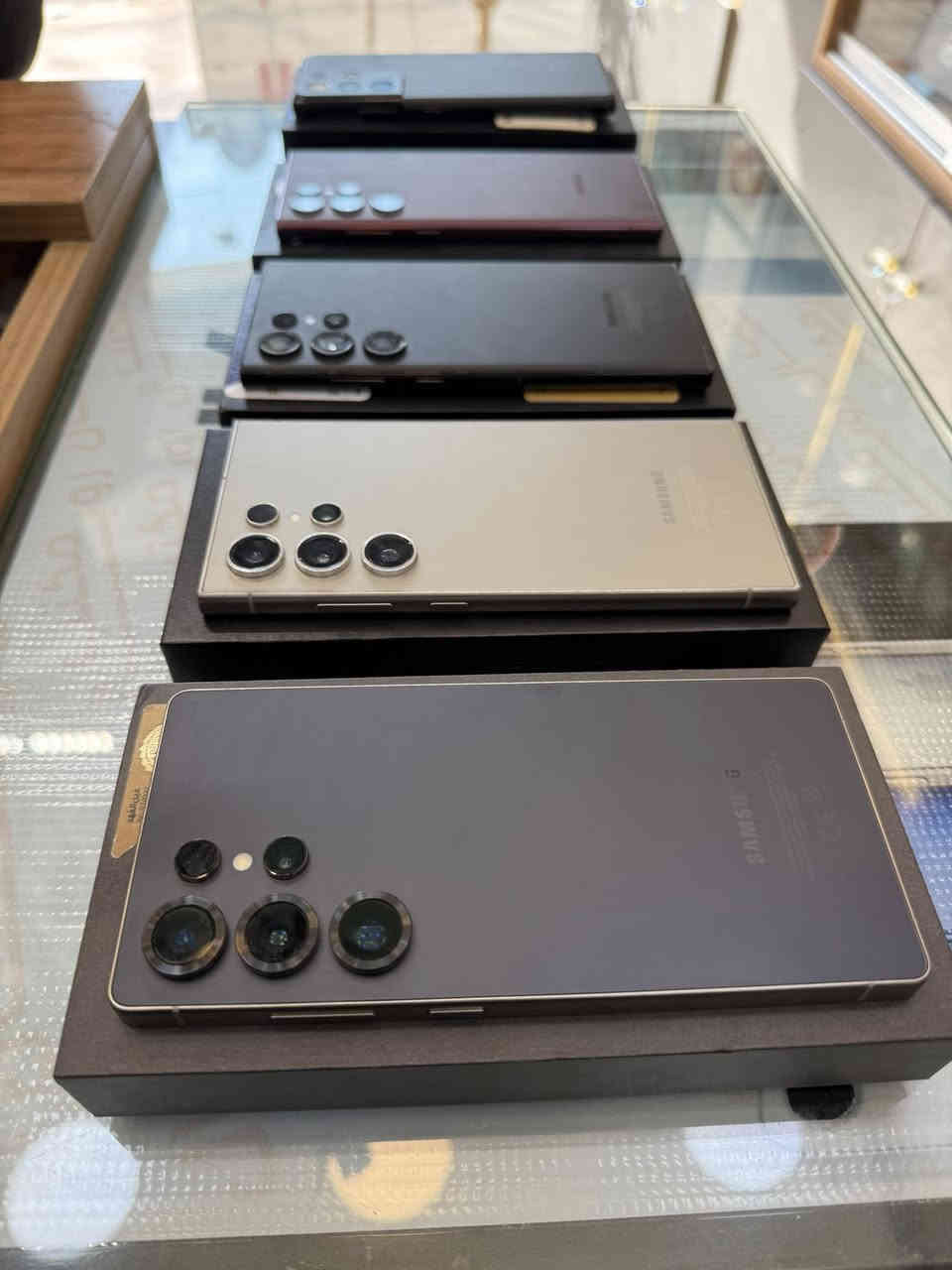 سامسونك S25 الترا ذاكرة 256 وكالة
سامسونك S24 الترا ذاكرة 512 وكالة
سامسونك S24 الترا ذاكرة 256
سامسونك S23 الترا ذاكرة 256 
سامسونك S22 الترا ذاكرة 256
سامسونك S21 الترا ذاكرة 256

جميع الاجهزة ضمان فحص وضمان استخدام 

يوجد خدمة توصيل 🚚 جميع المحافظات 

رويال للاتصالات
بيع وشراء الاجهزة الجديدة والمستخدمة
جميع الاجهزة الموجودة لدينا ضمان حقيقي 48 ساعة
الديوانية شارع المصورين شارع مصور سومر 
للتواصل الاتصال
 ***********
