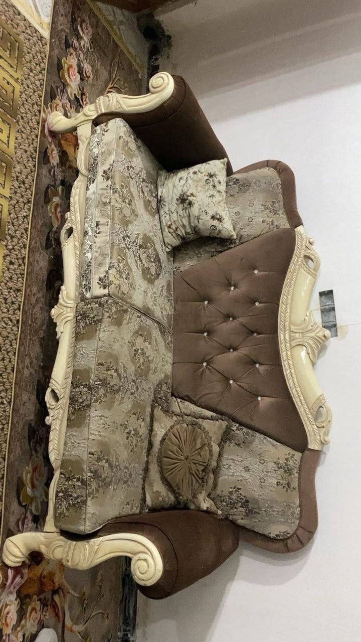 يالله تخم ملكي 10 نفر 
سعر.   350 الف
***********
