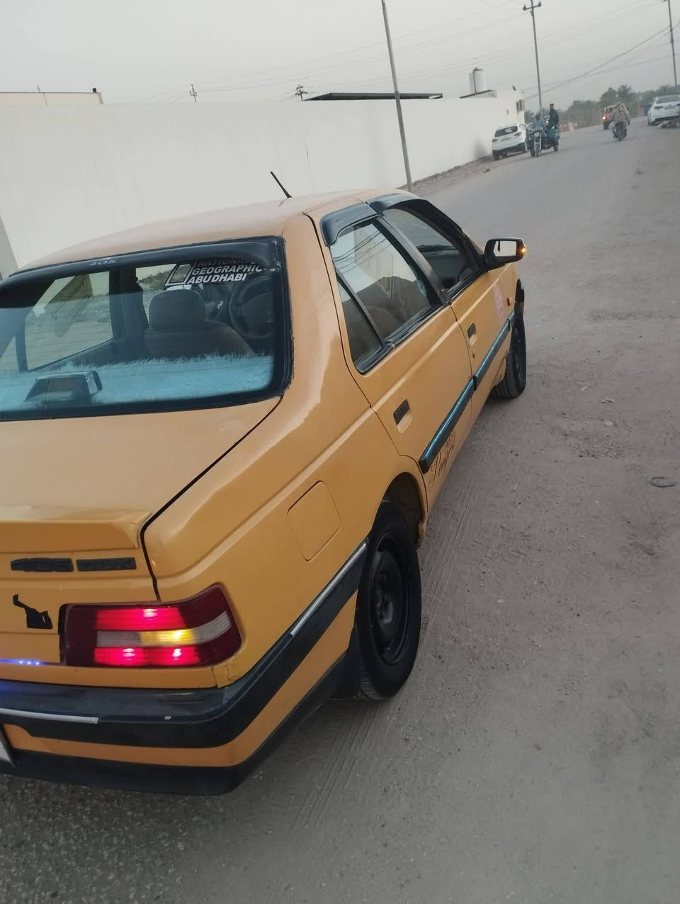 السلام عليكم بيجو405موديل ٢٠١٠ رقم النجف مصفره هيه وغرامات ومكفوله مكينه كير حداديه كهربايات جاهزه مكفوله ضربه وتبديل السعر28 وبيه مجال للاستفسار *********** او *********** مكان السياره نجف
