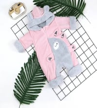 تخفيضات • ملابس أطفال • الرمادي شارع ١٠٠