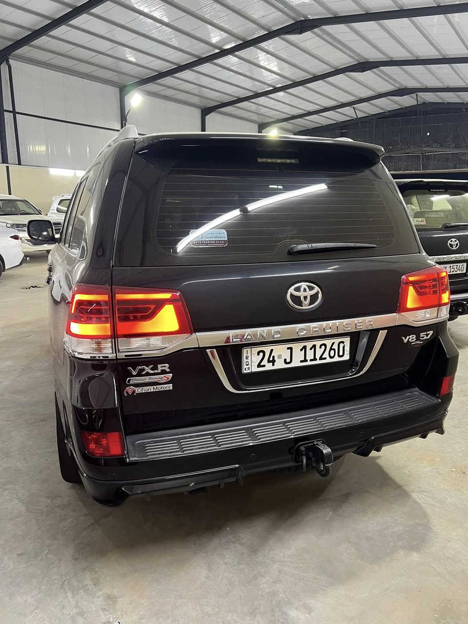 سلام عليكم  لاندكروز  2019 VXR  مواصفات عدسات متحركه كشن جلد و كهرباء ثلاث طكات  ستيرن ذاكره شاشه كأمره ثلاث قطع تبريد ويل كب خمس أبواب بصمات فول  سعر 550  وبيه مجال رقم  ***********
